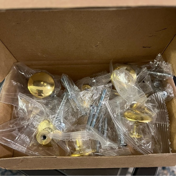 Cabinet knobs / Drawer pulls (9 ct) - Picture 6 of 7